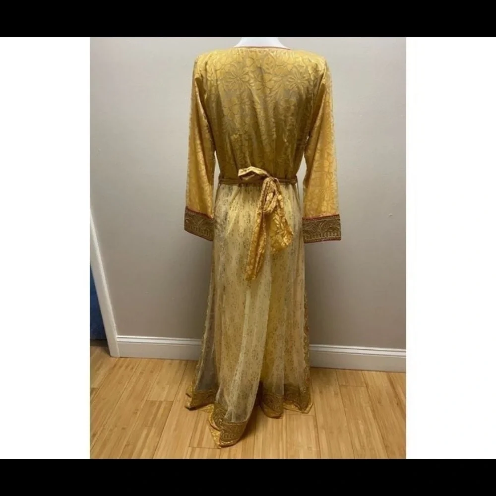 Elegant Gold and Yellow Embroidered Dress Indian Medium - Picture 8 of 8